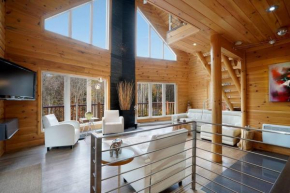 Wonderfully crafted Chalet with love to perfection! Saint-Sauveur-Des-Monts